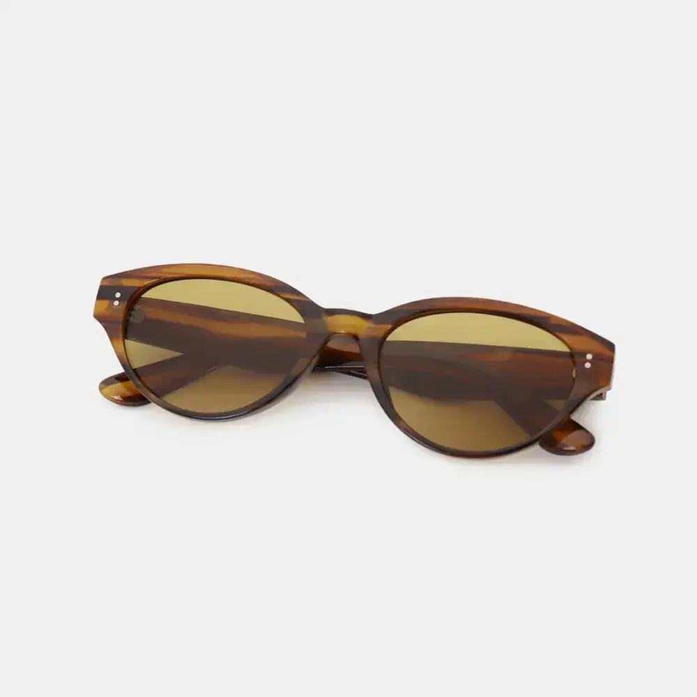 Polycarbonate Frame Cat-Eye Sunglasses featuring a stylish tortoiseshell design and UV400 protection.