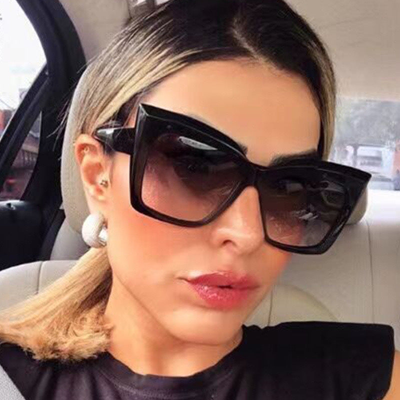 Large Frame Cat Eye Sunglasses – Gradient Retro Style for Women & Men